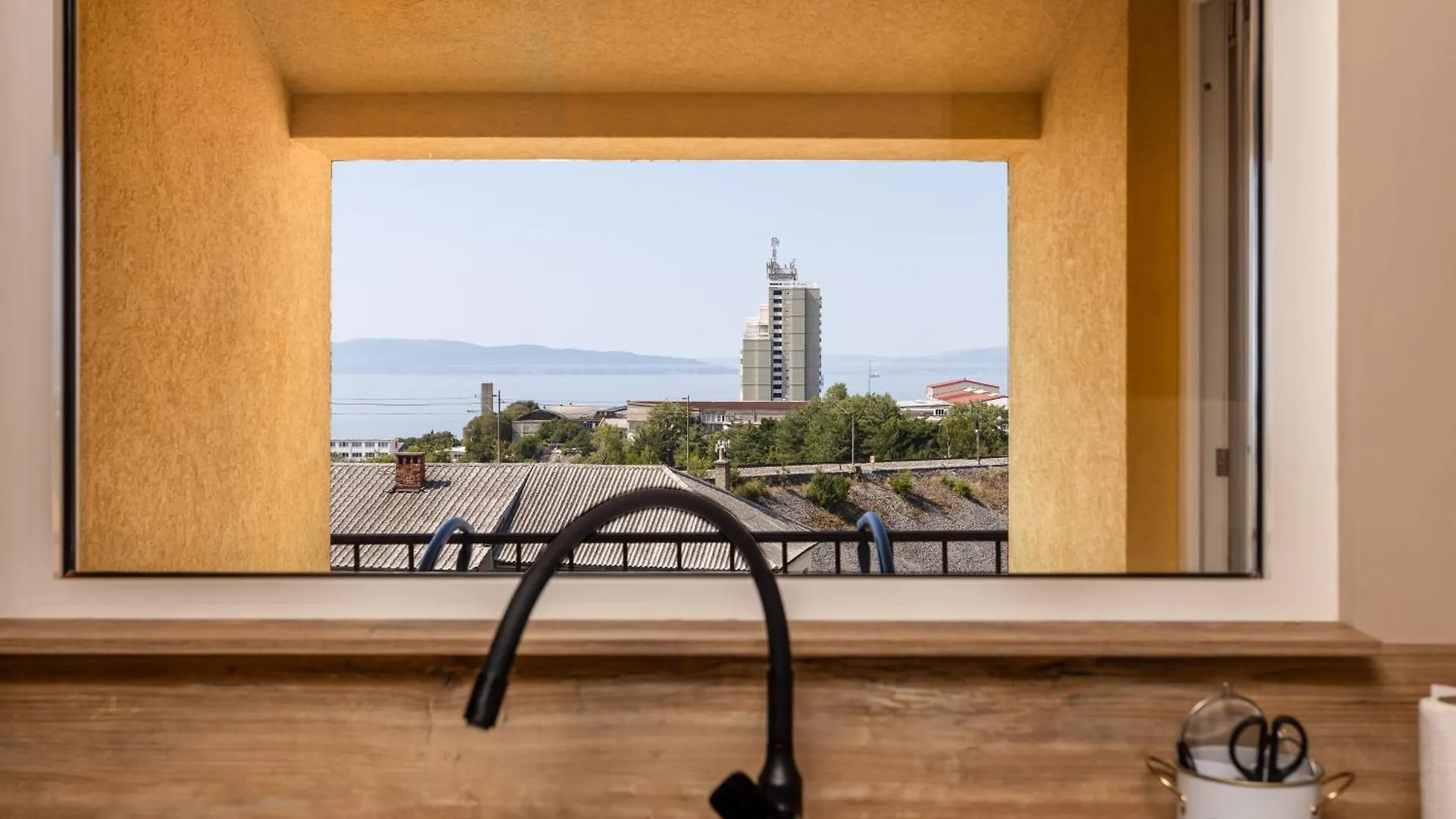 Adastra Apartments With Private Parking And Floor Heating Rijeka 0*,
